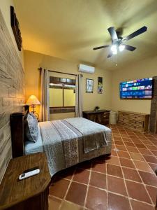 a bedroom with a bed and a ceiling fan at Calendario Vacio in Loreto