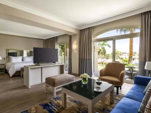 Μια τηλεόραση ή/και κέντρο ψυχαγωγίας στο Rixos Sharm El Sheikh - Adults Only 18 Plus +139 φωτογραφίες