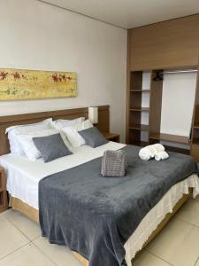 a bedroom with a large bed with two towels on it at Flat Executivo Blue Tree Moderno e Aconchegante in Manaus +14 photos