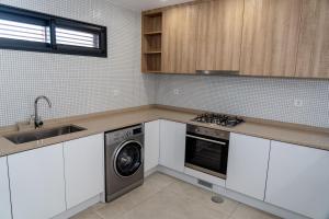 Η κουζίνα ή μικρή κουζίνα στο o som das ondas