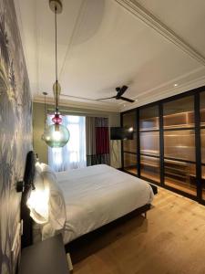 a bedroom with a bed and a ceiling fan at DREAMS by Urdaibai Experience in Bilbao