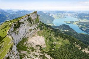 a view of a mountain with a lake at Landhausidylle in Sankt Gilgen