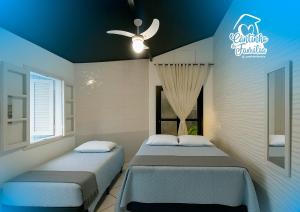 En eller flere senge i et værelse på Cantinho da Família