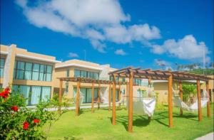 a backyard with a hammock and a house at Casa Milagres Morada do Toque l até 6 adultos in São Miguel dos Milagres