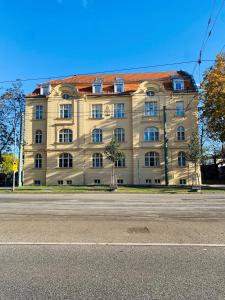 Budova, kde se aparthotel nachází + 6 fotografií