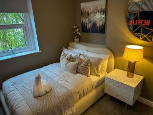 Postel nebo postele na pokoji v ubytování Warm & Cosy, 2 Bed Central Apartment