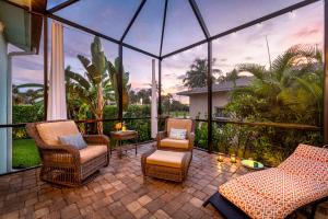Κήπος έξω από το Cozy Coastal Cottage at Naples Bay, Pickleball, Botanical Garden