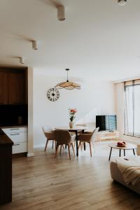 a white living room with a table and chairs at HappyApartments - Malbork, Stare Miasto 35 in Malbork