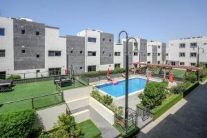 an apartment complex with a swimming pool in a courtyard at Mabaat-White Pearl Compound 600 B Villa 16 in Jeddah