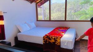 Ένα ή περισσότερα κρεβάτια σε δωμάτιο στο NYRA coorg