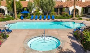 Πισίνα στο ή κοντά στο Fabulous King 2BR-2BA-2Car Legacy Villa near Pool