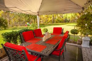 a patio table and chairs under an umbrella at Nature Oasis Mar Suite in Dundas