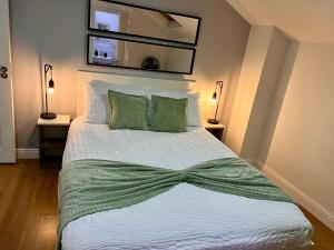 a bedroom with a bed with a green bow on it at New 3 Bed Preston City Centre No Parking- Sleeps 8 in Preston