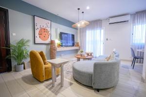 a living room with a couch and two chairs at Mabaat-White Pearl Compound 600 D Villa 23 in Jeddah