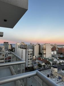 プエルト・マドリンにあるCaleta View Marítimoのバルコニーからの街の景色 +15枚の写真