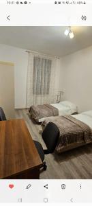 two beds in a room with a table and chairs at La dimora di Gabi in Venice