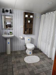 Koupelna v ubytování Vive Hostel