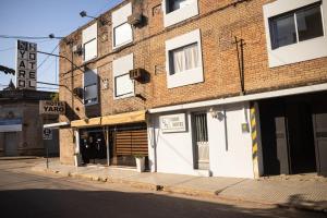 a brick building on the corner of a street at Hotel Yaro in Gualeguaychú