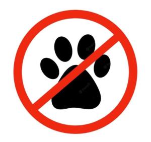 a sign with a paw footprint in a red circle at Aquapark Bel Mare F429 in Międzyzdroje