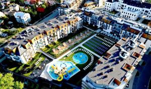 an aerial view of a resort with a swimming pool at Aquapark Bel Mare F429 in Międzyzdroje