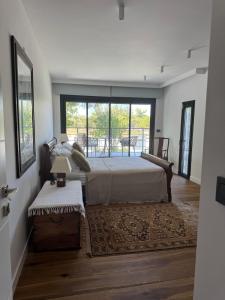 Postel nebo postele na pokoji v ubytování Urla Villa + 42 fotografií