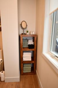 Ảnh trong thư viện ảnh của Mountain Zen Retreat - Hot Tub & Fire Pit - Pets ở Berkeley Springs +15 ảnh