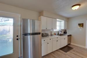 Η κουζίνα ή μικρή κουζίνα στο Savannah Historic Charm 4 bedroom