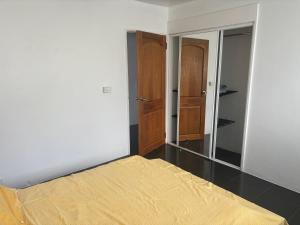 a bedroom with a bed and a mirror at Casa Di george in Port Vila
