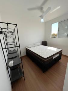 a bedroom with a bed and a ladder in it at Próximo Hosp de Amor e Rodovia Faria Lima in Barretos +24 photos