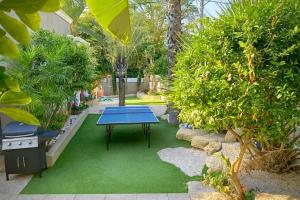 Private Villa with Heated Pool and Jacuzzi ping-pongozási lehetőségei Még 31 kép