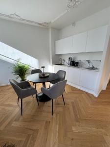 Nhà bếp/bếp nhỏ tại La suite du parc 2 +11 ảnh