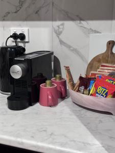 Kemudahan buat kopi dan teh di Aurora Self Contained Studio