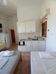 Kuchyň nebo kuchyňský kout v ubytování AVRA Apartments & Studios + 53 fotografií