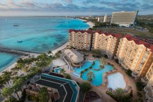 Bazén v ubytování Divi Aruba Phoenix Resort nebo v jeho okolí