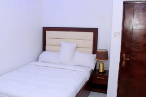 Ένα ή περισσότερα κρεβάτια σε δωμάτιο στο Olu