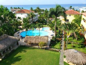an aerial view of a resort with a swimming pool and the ocean at Brisa de Mar in Boca Chica