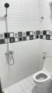 Ένα μπάνιο στο رخاء للغرف الفندقية