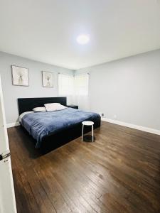 Ένα ή περισσότερα κρεβάτια σε δωμάτιο στο Spacious 4Bdrs house with parking