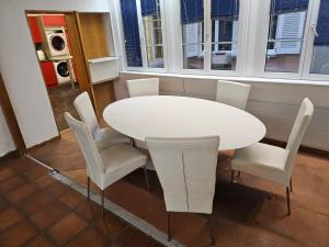 Posezení v ubytování Privatzimmer -Jupiter- mit gemeinsamer Küche und Bad in der Altstadt Chur
