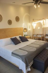 Postel nebo postele na pokoji v ubytování CASA BELA, Linda, Luminosa, Minimalista 7 PERSONAS 3 CUARTOS FREE Parking Night Terrace