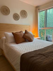 Postel nebo postele na pokoji v ubytování CASA BELA, Linda, Luminosa, Minimalista 7 PERSONAS 3 CUARTOS FREE Parking Night Terrace