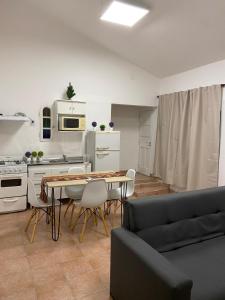 Kuchyň nebo kuchyňský kout v ubytování Alfonsina apartment in the center