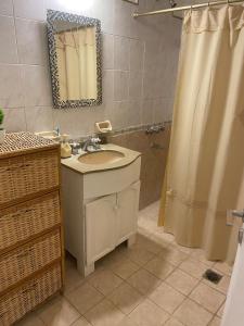 Koupelna v ubytování Alfonsina apartment in the center