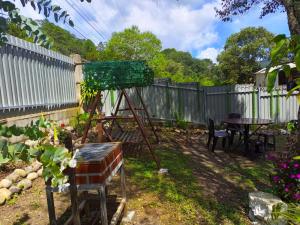 a garden with a table and chairs and a fence at The cabin in La Esperanza, Intibúca in Intibucá +1 photo