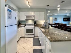 Nhà bếp/bếp nhỏ tại Bayview 82 condo