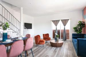 a living room with a table and chairs at Central 4BR Townhome Modern Perks in Los Angeles +39 photos