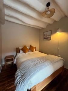 a bedroom with a large bed with a ceiling at Casa Terra in Cusco
