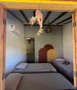 two beds in a room with two beds sidx sidx sidx at Dona Canoa Hospedaria in Porto Seguro