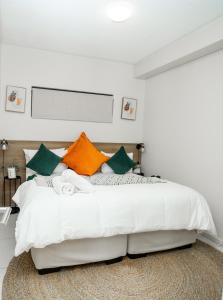 A bed or beds in a room at Vijas Haven