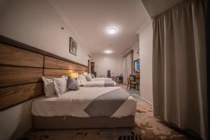 a hotel room with two beds in a room at فندق سبال الماسي الإشراق سابقا -sebal almasi hotel in Al Madinah +21 photos